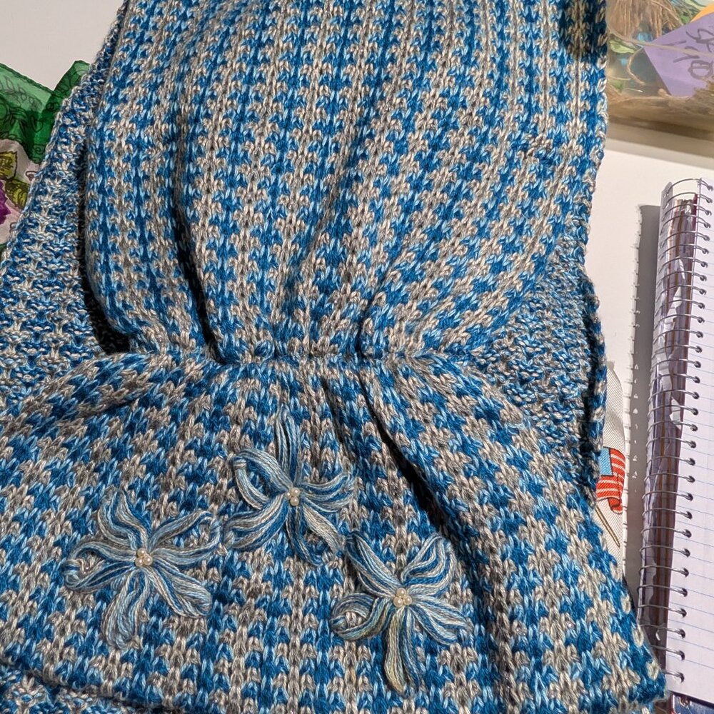 10 Scarfs, 4 Bandana's, 2 Shawls - Picture 15 of 16